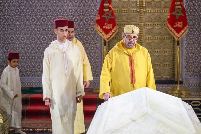 mohammed-VI-effectue-une-visite-au-mausolee-Mohammed-V